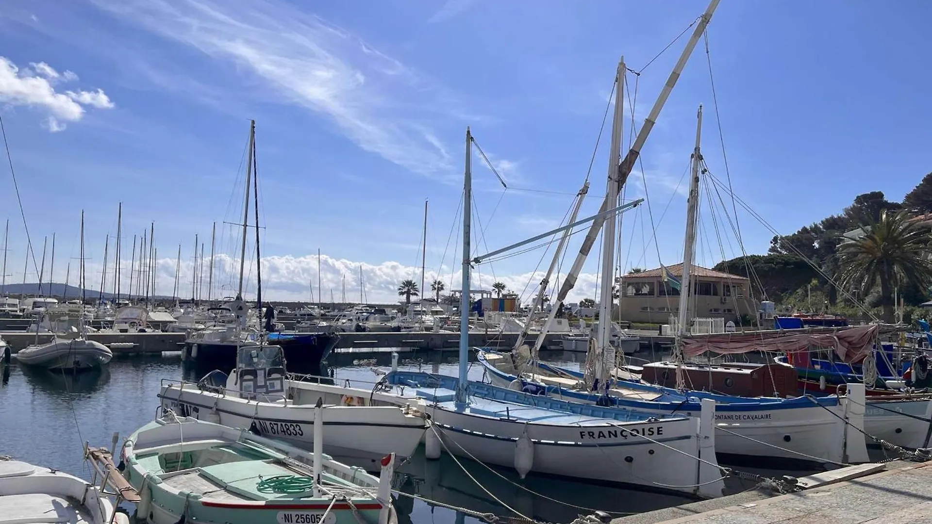 Daire Appartement 2P Avec Balcon Proche Centre Et Plages - Parking Inclus, Cavalaire - Fr-1-226B-127