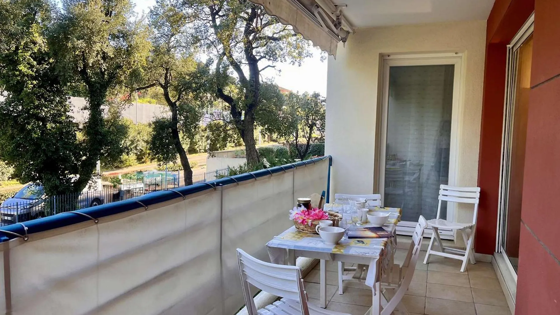 Daire Appartement 2P Avec Balcon Proche Centre Et Plages - Parking Inclus, Cavalaire - Fr-1-226B-127